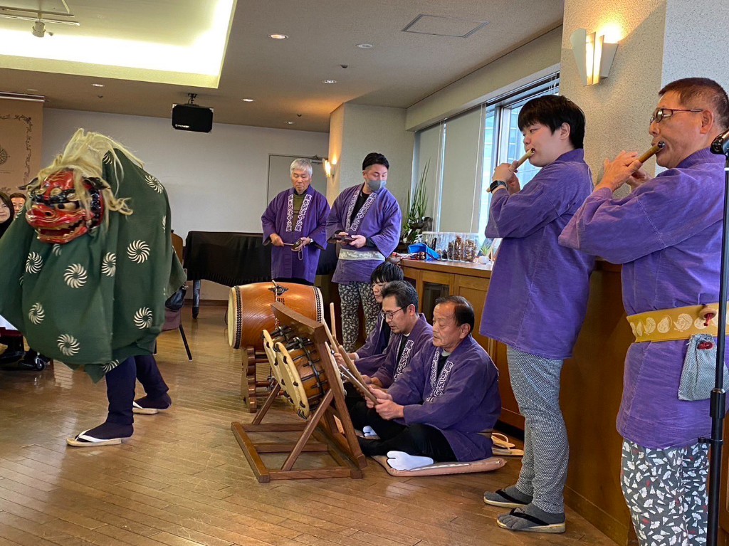 馬引沢自治会新年会 お囃子 獅子舞